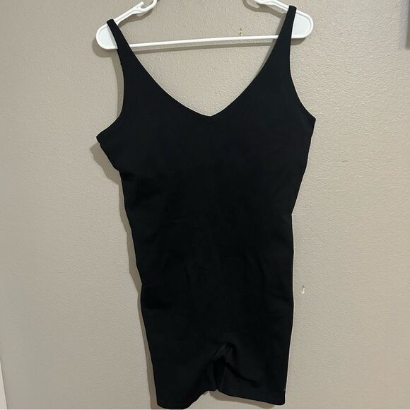 Victoria’s Secret PINK black seamless short one piece romper women’s size large - Picture 1 of 10